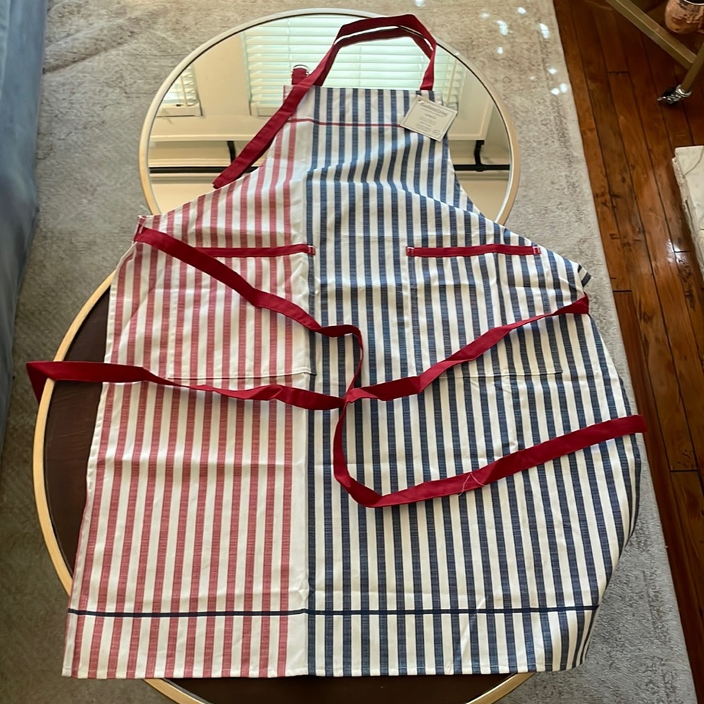 Southern Living Americana Calico Flag apron. NWT!!